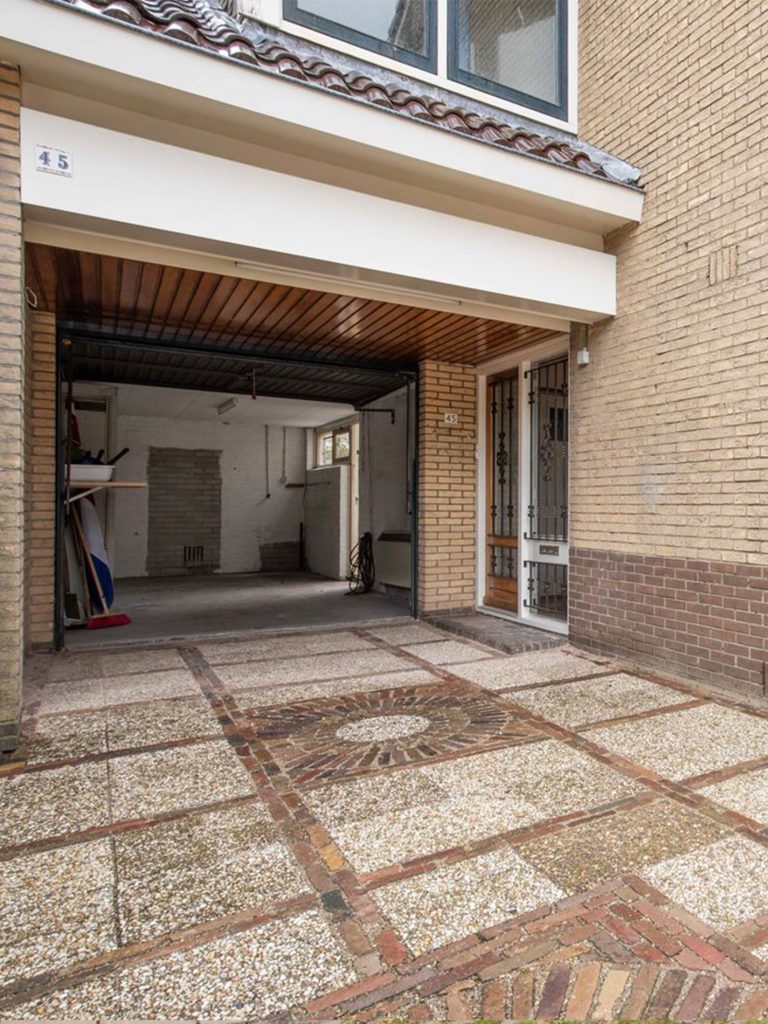 Foto bestaande situatie garage. 